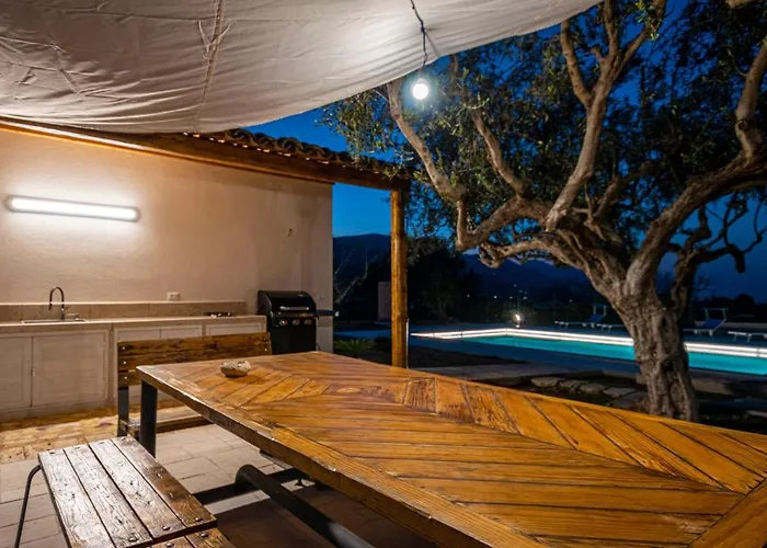 Scialari فيلة كاستيلاّماري ديل غو