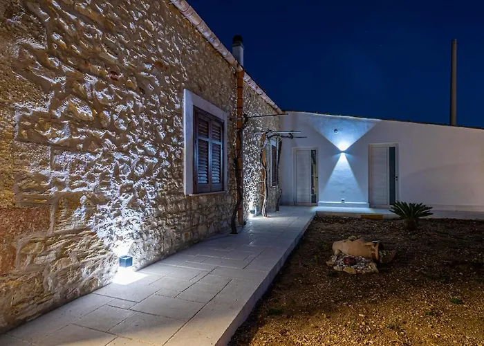 فيلة Scialari كاستيلاّماري ديل غو