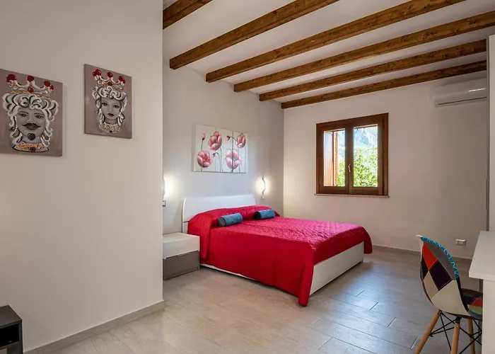 Scialari فيلة كاستيلاّماري ديل غو